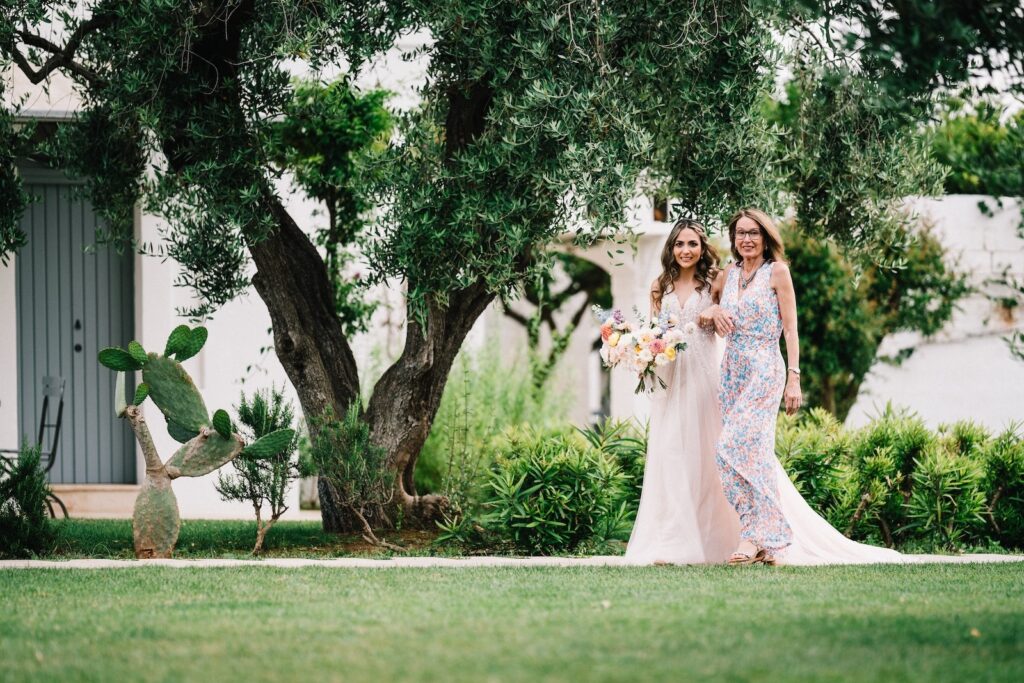 Puglia destination wedding  ingresso sposa