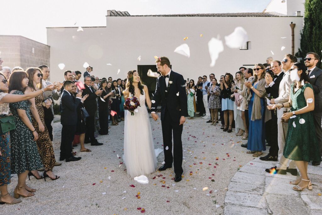 Destination Wedding at Masseria Amastuola
confetti time
lancio dei petali